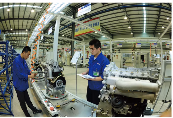 4 Cylinder Gas Engine Yuchai Yca07n Series Engine for Trucks